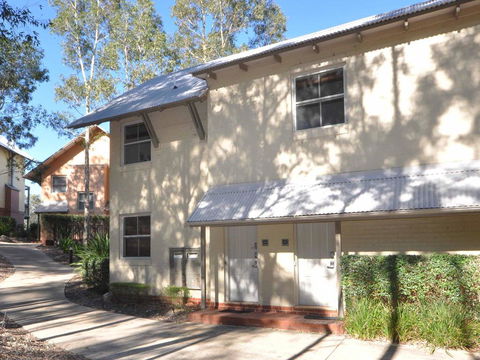 1 Bedroom Executive Villa Located Within Cypress Lakes - Accommodation Bookings 3