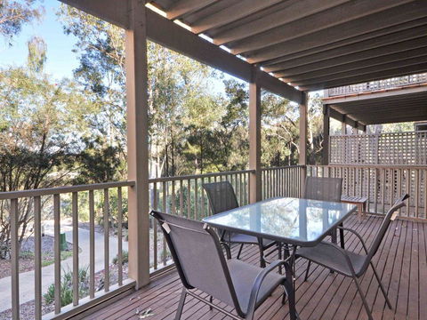 1 Bedroom Executive Villa Located Within Cypress Lakes - Accommodation Bookings 0