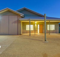 1 Kestrel Place - Great House with a Massive Garage - Accommodation Bookings