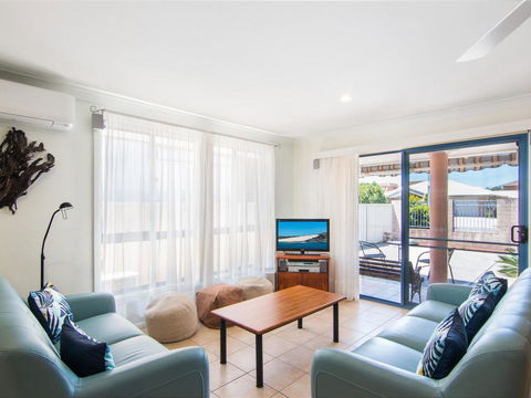 1/54 Parkes, Airconditioned - Accommodation Bookings 0