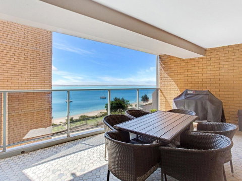 10 'Kiah' 53 Victoria Parade - Waterfront Views, AIRCON And Close To The Marina. - Accommodation Bookings 2