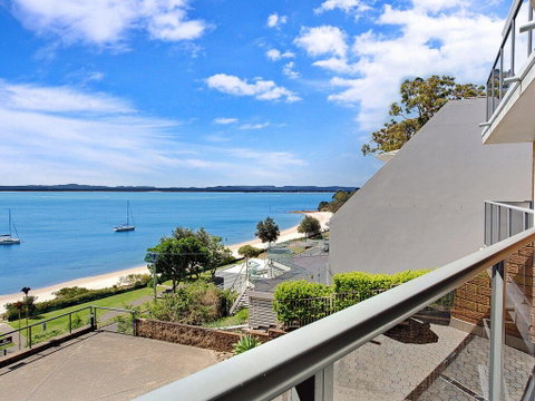 10 'Kiah' 53 Victoria Parade - Waterfront Views, AIRCON And Close To The Marina. - Accommodation Bookings 0