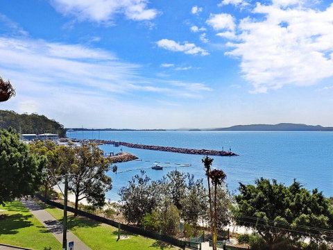 10 'Kiah' 53 Victoria Parade - Waterfront Views, AIRCON And Close To The Marina. - Accommodation Bookings 3