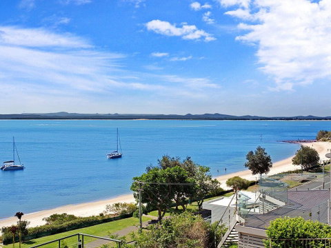10 'Kiah' 53 Victoria Parade - Waterfront Views, AIRCON And Close To The Marina. - Accommodation Bookings 1