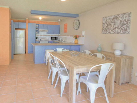 10 'Magnus Gardens' 7 Magnus Street - Air Conditioned & Walk To Town Centre - Accommodation Bookings 1