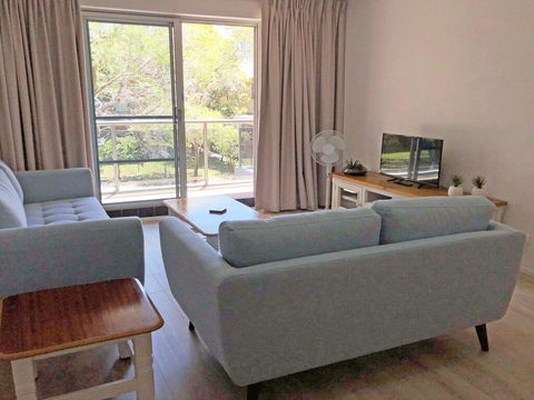 10 'Parkview', 11-13 Catalina Close - Peaceful Park Views - Accommodation Bookings 1