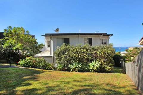 10 Barra Crescent, Coolum Beach, 500 BOND, WIFI, Walking Distance To Beach - Accommodation Bookings 1