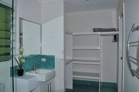 10 Double Island Drive - Modern Family Home, Centrally Located, Swimming Pool & Outdoor Area - Accommodation Bookings 2