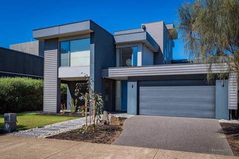 10 Sands Bvd - Accommodation Bookings 1