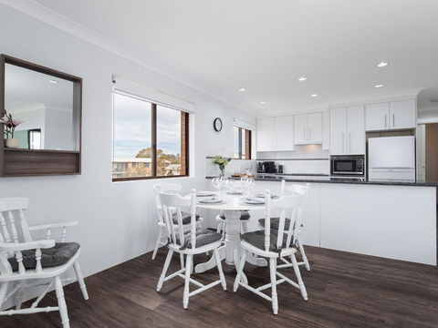 11 'Intrepid' , 3 Intrepid Close - Absolute Beachfront Bliss - Accommodation Bookings 3