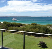 11 'Luskin Lodge' 29 Weatherly Close - stunning water views