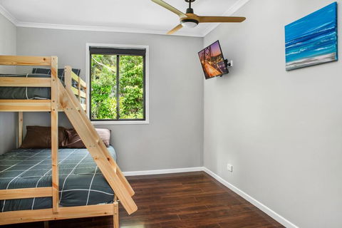 11 Naiad Court - Rainbow Shores, Fantastic Family Retreat, Swimming Pool, 200m To Beach, Free Wi-Fi - Accommodation Bookings 1