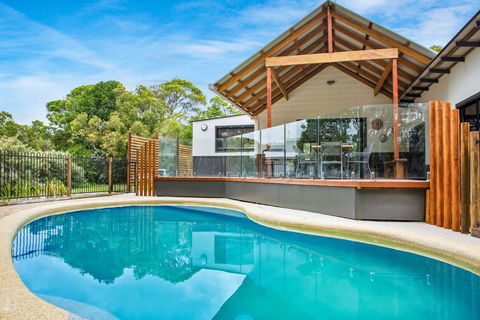 11 Naiad Court - Rainbow Shores, Fantastic Family Retreat, Swimming Pool, 200m To Beach, Free Wi-Fi - Accommodation Bookings 2