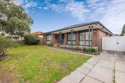 111, Relaxing Family Getaway In Burwood - Accommodation Bookings 0