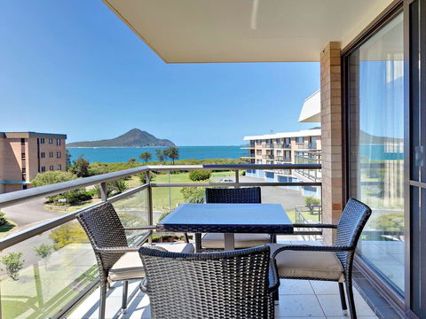 12 'Commodore', 6 Intrepid Close - Beautiful Water Views - Accommodation Bookings 0