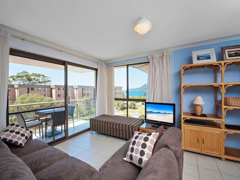 12 'Commodore', 6 Intrepid Close - Beautiful Water Views - Accommodation Bookings 2