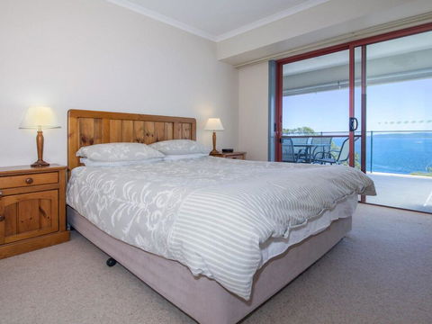 12 'Le Vogue', 16 Magnus St - Sensational Water Views, Lift, Pool & Tennis Court - Accommodation Bookings 2