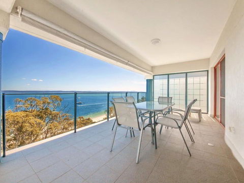 12 'Le Vogue', 16 Magnus St - Sensational Water Views, Lift, Pool & Tennis Court - Accommodation Bookings 0