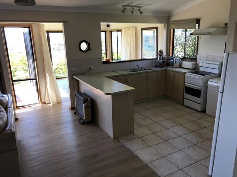 121 Montague Avenue, Kianga - Accommodation Bookings 3