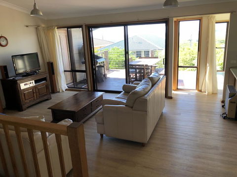 121 Montague Avenue, Kianga - Accommodation Bookings 2