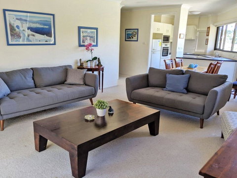 13' Mistral Court', 17 Mistral Close - Walk Across To Little Beach! - Accommodation Bookings 2