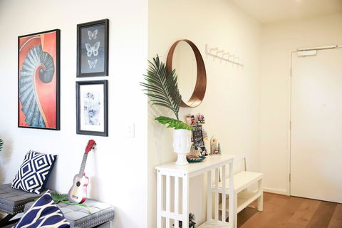 136, Light-filled Homely Box Hill Apt, 2Bed2BathFreeParking - Accommodation Bookings 2