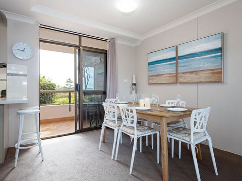 14 'The Commodore' 9-11 Donald Street- Unit In The Heart Of Town With Views & WIFI - Accommodation Bookings 3