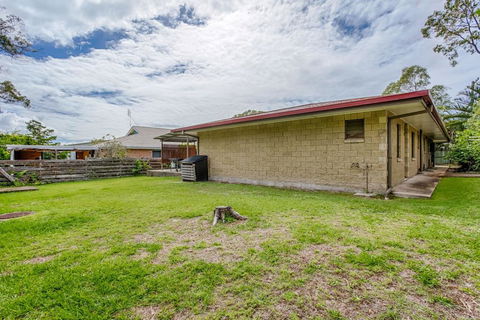 14 Double Island Drive - Rainbow Beach, Large Holiday House With Pool,Pets Welcome, Free Wi-Fi - Accommodation Bookings 3