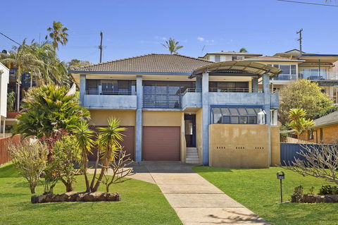 143 Matthew Flinders Drive, Port Macquarie - Accommodation Bookings 1
