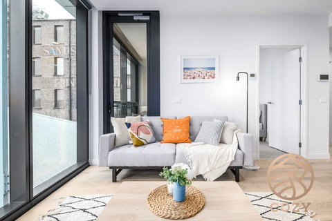 143, Summer Time Freshment In Melbourne Village - Accommodation Bookings 1