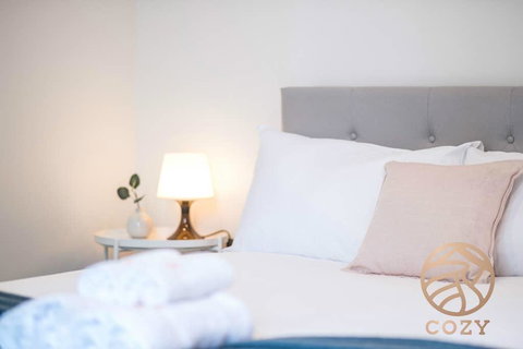 143, Summer Time Freshment In Melbourne Village - Accommodation Bookings 3