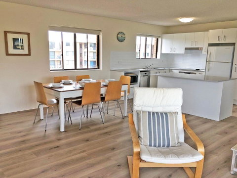 15 'Intrepid', 3 Intrepid Close - Right On The Beachfront - Accommodation Bookings 3