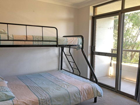 15 'The Commodore' 9-11 Donald Street - Great Unit Only A Short Walk To CBD - Accommodation Bookings 1