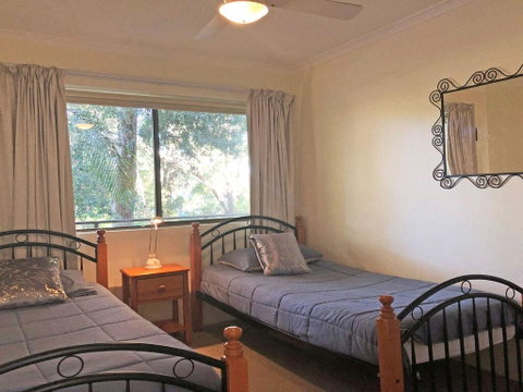 15 'The Poplars' 34 Magnus Street - Great Complex With Pool & Close To Town - Accommodation Bookings 2