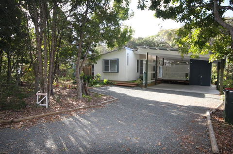 15 Belle Court - Modern, Architect Designed, Open Plan Holiday Home With Outdoor Shower - Accommodation Bookings 0