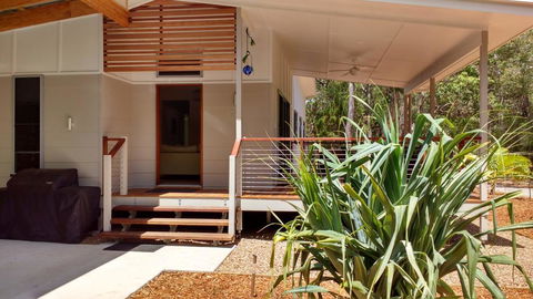 15 Esprit Drive - Rainbow Shores, Gorgeous, Modern Beach House - Accommodation Bookings 1