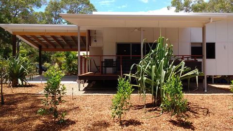 15 Esprit Drive - Rainbow Shores, Gorgeous, Modern Beach House - Accommodation Bookings 0