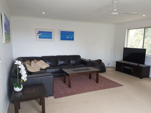 15 Larapinta Court - Family Home With Swimming Pool In A Quiet Street And Central Location Close To CBD - Accommodation Bookings 1