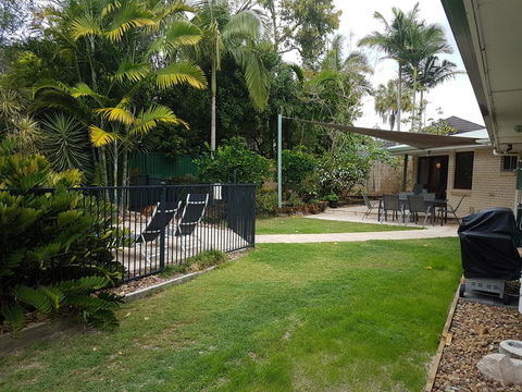 15 Larapinta Court - Family Home With Swimming Pool In A Quiet Street And Central Location Close To CBD - Accommodation Bookings 3