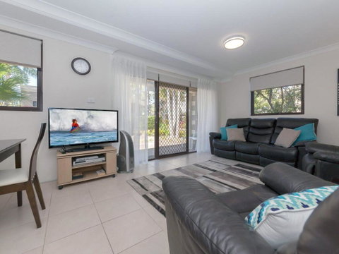 16 'Carindale' 19-23 Dowling St - Ground Floor, Foxtel, Pool And Tennis Court - Accommodation Bookings 0