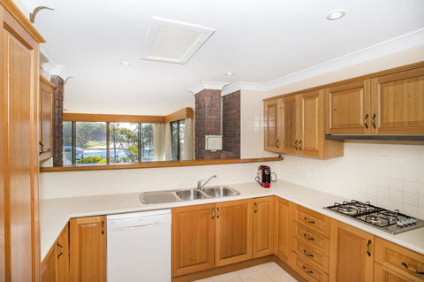 16 Shipton Cres - Secluded Away - Accommodation Bookings 1