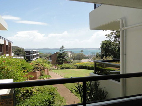 17 'The Commodore' 9-11 Donald Street - Pleasant Unit With Open Plan Living - Accommodation Bookings 1