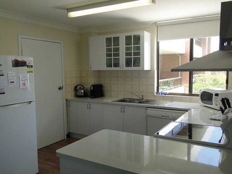 17 'The Commodore' 9-11 Donald Street - Pleasant Unit With Open Plan Living - Accommodation Bookings 3