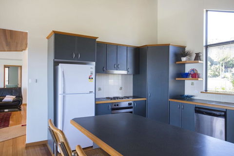 17 Canberra Crescent - Prestige Views At Burrill Lake - Accommodation Bookings 1