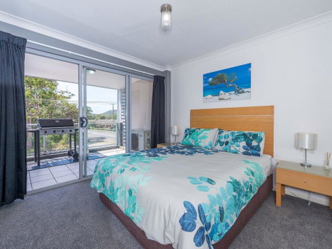 18 'Shoal Bay Beach Apartments' - Fantastic Air Conditioned Unit With A Pool & Lift - Accommodation Bookings 2