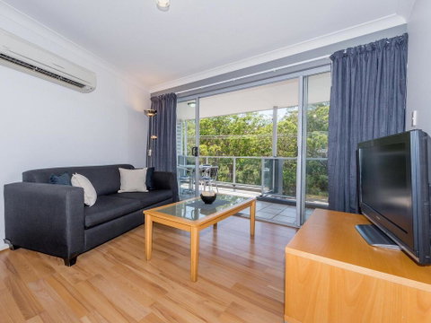 18 'Shoal Bay Beach Apartments' - Fantastic Air Conditioned Unit With A Pool & Lift - Accommodation Bookings 3