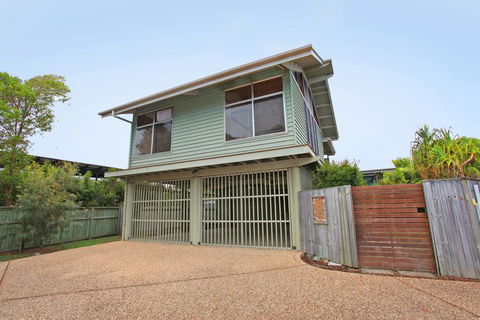 18 Northbeach Place, Mudjimba Beach - Pet Friendly, Linen Included, WIFI - Accommodation Bookings 0