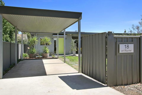 18 On Rayner - Swish Apartment Myrtleford - Accommodation Bookings 2