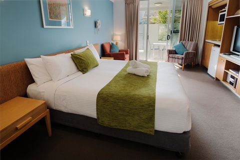 1BR Coolum Beach , Roof Terrace, Spa, Tennis, Pool - Accommodation Bookings 3