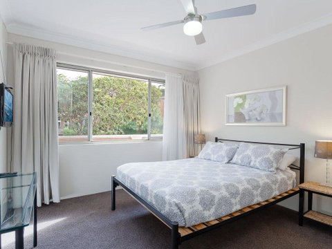 2 'Bronte Court' 17 Magnus Street - Air Con, Complex Pool And Centrally Located - Accommodation Bookings 0